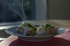 Anglų lietuvių žodynas. Žodis eggs benedict reiškia benedikto kiaušiniai lietuviškai.