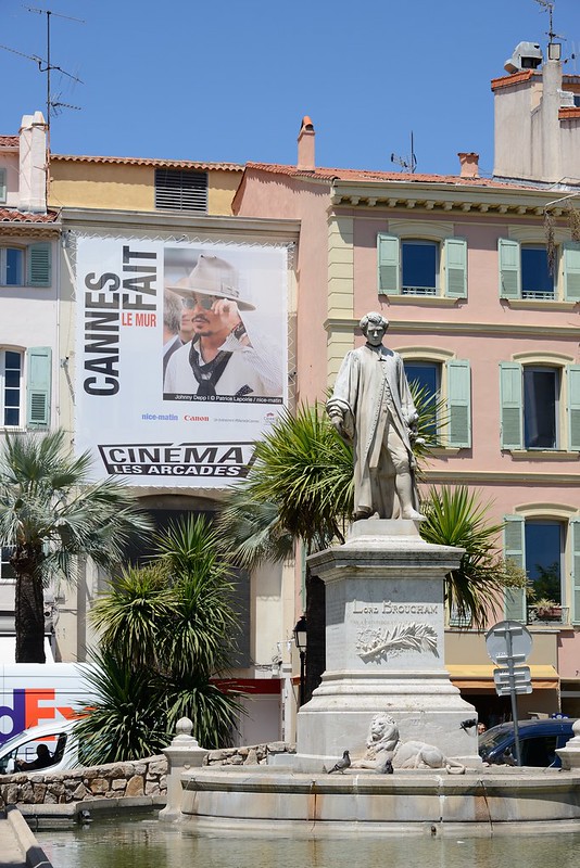 1112-20160524_Cannes-Cote d'Azur-France-pond & fountain at E end of Allee de la Liberte Charles de Gaulle-looking towards Rue Felix Faure<br/>© <a href="https://flickr.com/people/25326534@N05" target="_blank" rel="nofollow">25326534@N05</a> (<a href="https://flickr.com/photo.gne?id=32447258073" target="_blank" rel="nofollow">Flickr</a>)