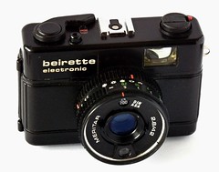 Anglų lietuvių žodynas. Žodis electronic camera reiškia elektroninė kamera lietuviškai.