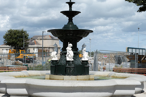 FOUNTAINS IN THE PEOPLE'S PARK IN DUN LAOGHAIRE Ref-1202