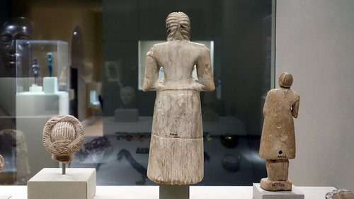 Standing male worshipper (back), Tell Asmar