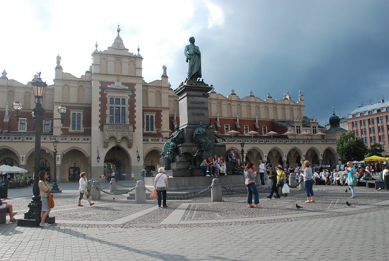 Main square<br/>© <a href="https://flickr.com/people/77939098@N04" target="_blank" rel="nofollow">77939098@N04</a> (<a href="https://flickr.com/photo.gne?id=14249155489" target="_blank" rel="nofollow">Flickr</a>)