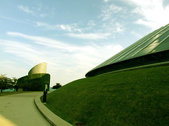 Path behind Alder Planetarium • <a style="font-size:0.8em;" href="http://www.flickr.com/photos/34843984@N07/14919288364/" target="_blank">View on Flickr</a>