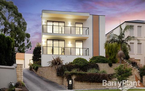 17 Tom Begg Ct, Wheelers Hill VIC 3150