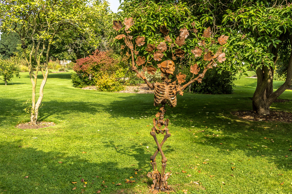 Tree Of Knowledge By Brian Byrne - Sculpture In Context 2014-1161
