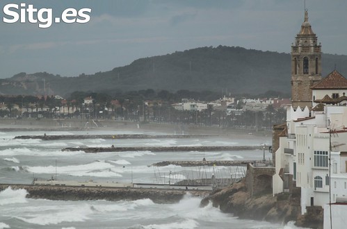 Sitges Bay Storm • <a style="font-size:0.8em;" href="http://www.flickr.com/photos/90259526@N06/15709600942/" target="_blank">View on Flickr</a>