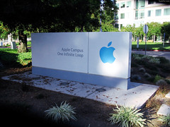 Apple Campus - 1 Infinite Loop sign • <a style="font-size:0.8em;" href="http://www.flickr.com/photos/34843984@N07/15546282085/" target="_blank">View on Flickr</a>