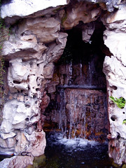 Waterfall over igneous rock • <a style="font-size:0.8em;" href="http://www.flickr.com/photos/34843984@N07/14924556624/" target="_blank">View on Flickr</a>