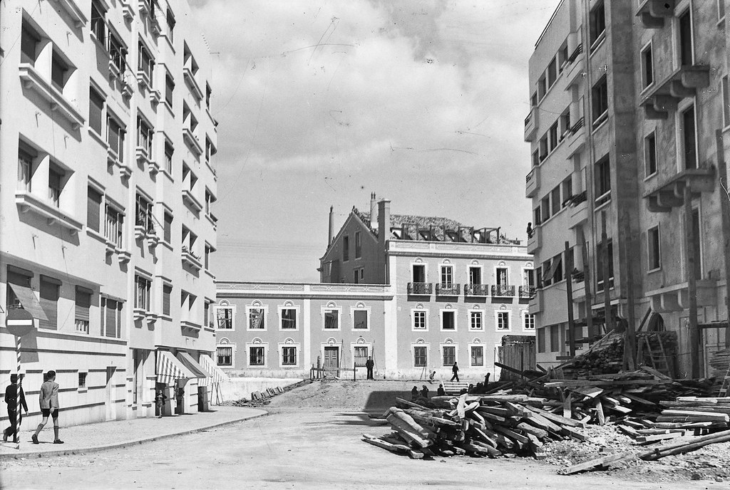 Colégio Normal de Lisboa, antigo Palácio Camarido, Av. da Praia da Vitória, 1945. Roiz, in Arquivo Fotográfico da C.M.L.