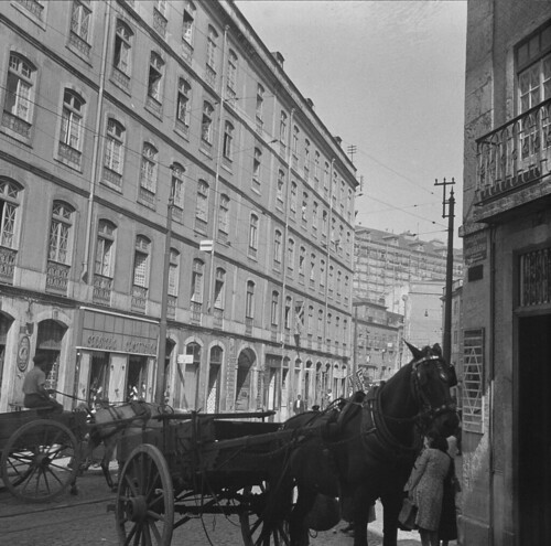 Rua dos Cavaleiros, Mouraria (M. Novais, 1940-45)